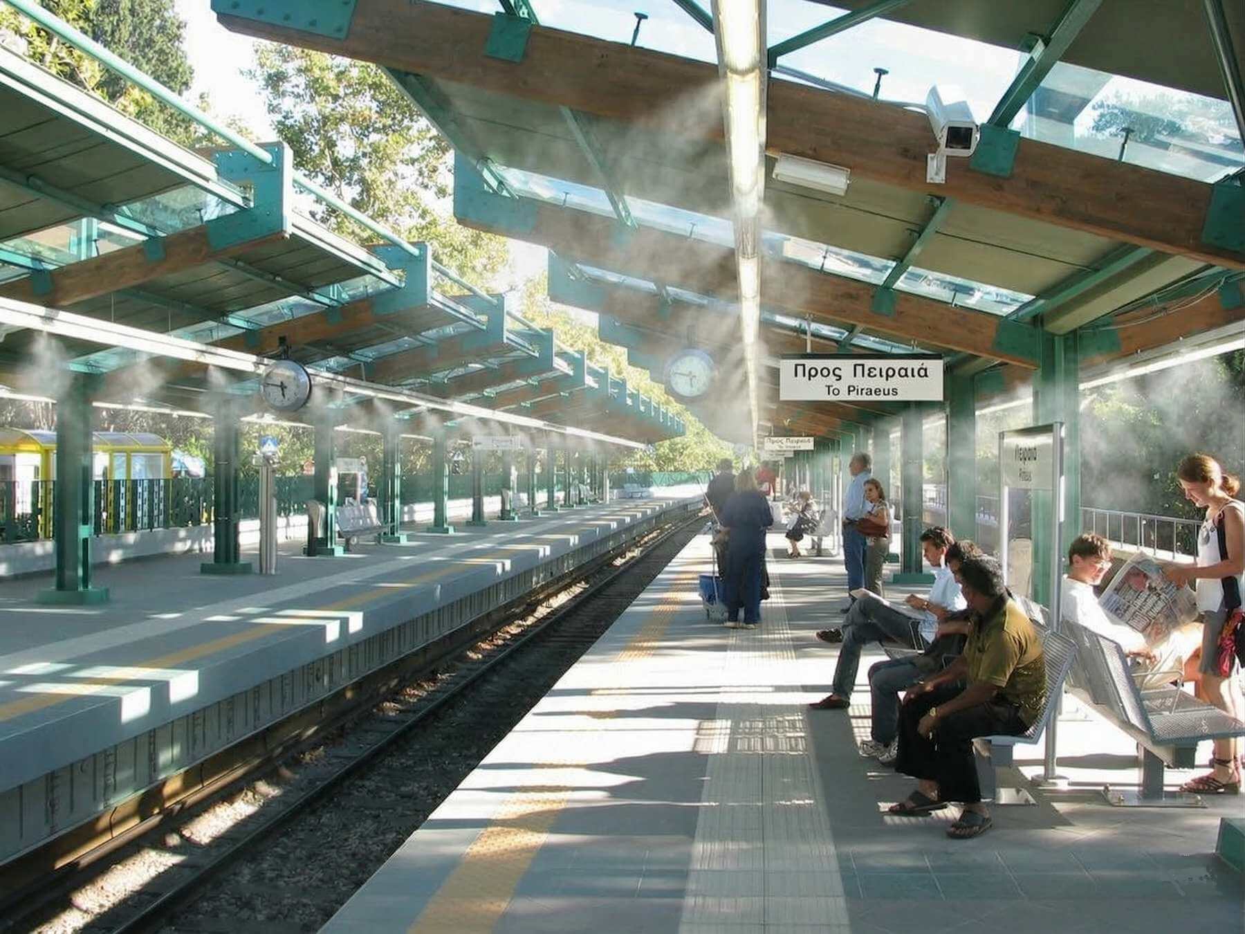 High pressure misting at train and metro platforms